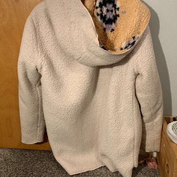 Urban Outfitters Fluffy Coat - Picture 2 of 2